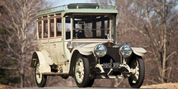 Cei prezenți la licitația Bonhams organizată la Goodwood Festival of Speed din Marea Britanie au izucnit în aplauze la încheiere acesteia.