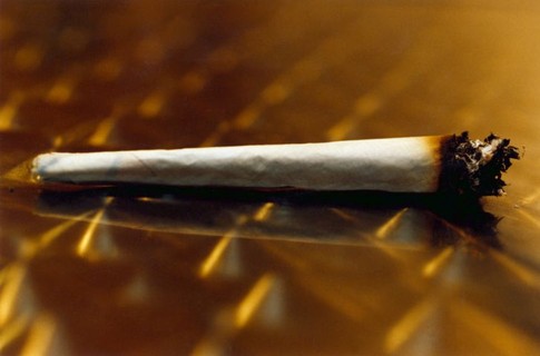Почти каждый 30 работающий британец регулярно употребляет наркотические вещества.
