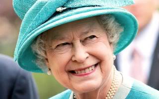 Regina Elizabeth a II-a a Marii Britanii, a efectuat miercuri prima ei ieşire în public după convalescenţă.