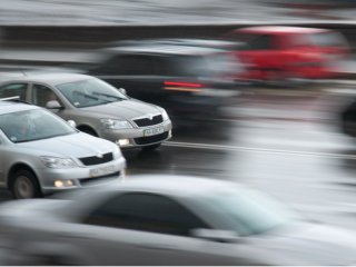Приморская транспортная прокуратура выявила серию фактов оформления во Владивостокской таможне иномарок, привезенных в адрес умерших людей. Фото: mignews.com 