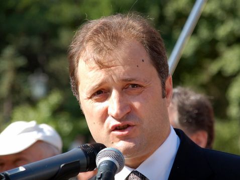 Vlad Filat și-a exprimat recunoştinţa faţă de cei care „servesc intereselor naţionale supreme".