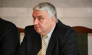 Serafim Urechean mai indică faptul că și-a cumpărat în 2006 un automobil „BMW” cu 20 de mii de lei.