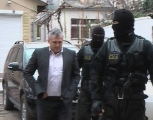 De asemenea, printre suspecți figurează și ofițerul de urmărire penală.