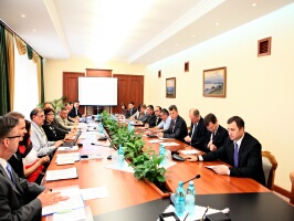 Obiectivele de bază ale acestui program vizează aranjamentele instituţionale în sectorul apelor din Republicii Moldova