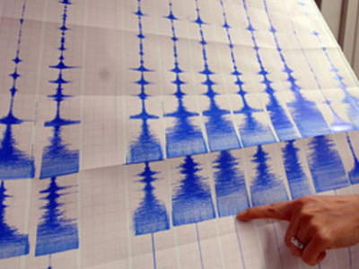 Seismul a avut loc la o adâncime de 7 km. Localităţile cele mai apropiate de epicentru au fost Cisnădie (32 km), Victoria (40 km) şi Sibiu (41 km).