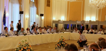 Prim-ministrul Iurie Leancă a stat la sfat cu Cancelarul Federal al Germaniei cu Angela Merkel și Preşedintele Romaniei Traian Băsescu.