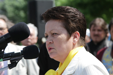Еще несколько десятков лет назад Павличенко была примерной коммунисткой и разговаривала на молдавском языке. 