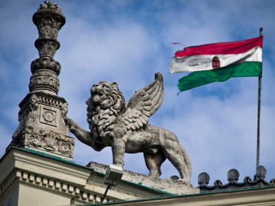 Запрет коммунистической символики был верным решением, которое не требует одобрения Венецианской комиссии.