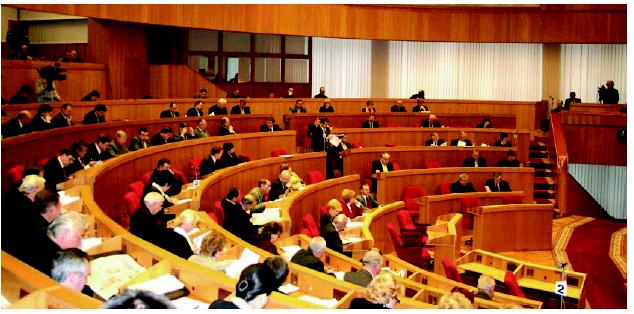  Pentru numirea Galinei Bostan au fost nevoie de cel puţin 51 de voturi, însă au votat-o doar 45 de deputaţi