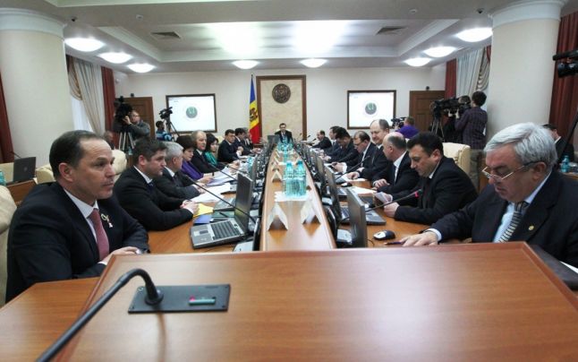 Jumătate din miniştri şi câţiva judecători şi-au declarat veniturile acumulate în 2012. 