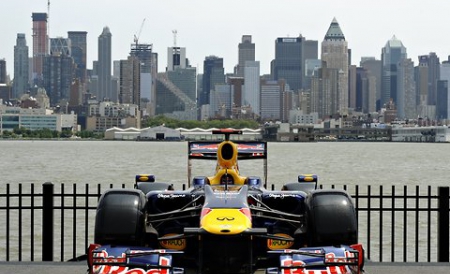 Cu peisajul New York-ului pe fundal, cursa se numără printre facoritele şefului F1, Bernie Ecclestone