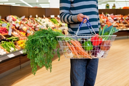 Покупая продукты питания в магазинах и супермаркетах, сохраняйте кассовый чек.