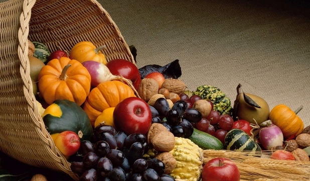 Vitamina C se găseşte în fructe şi legume, în timp ce vitamina E este des întâlnită în uleiuri vegetale