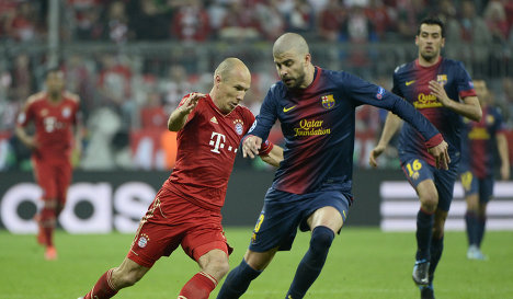 Bayern, care cîştigase în tur cu 4-0 pe ''Allianz Arena'', s-a impus şi în deplasare, prin golurile semnate de Arjen Robben (48), Gerard Pique (72, autogol) şi Thomas Mueller (76).
