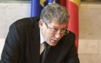 "Am făcut o greşeală că nu am ales prin concurs directorii adjuncţi ai CNA", a mai spus liderul PL.