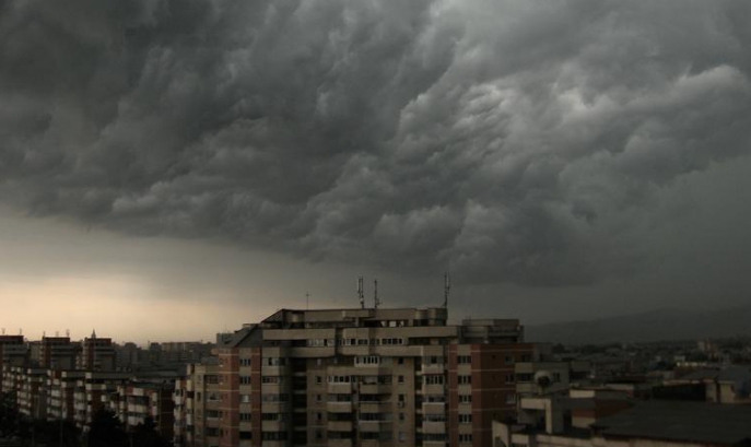 Meteorologii au emis, pentru astăzi şi mâine, Cod galben de ploi.