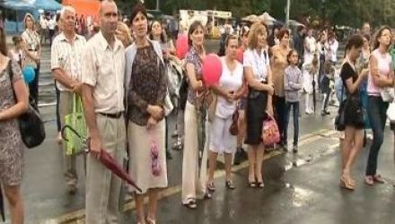 După amiază, când s-a mai înseninat, şi-au făcut apariţia mai mulţi petrecăreţi