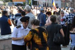 Полиция постаралась обеспечить безопасность как участников митинга, так и рядовых граждан. Фото: mai.md