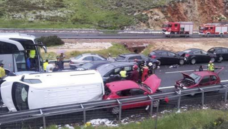 Aproximativ 50 de vehicule au fost implicate în coliziunea în lanţ care a avut loc duminică pe autostradă în nordul Spaniei.