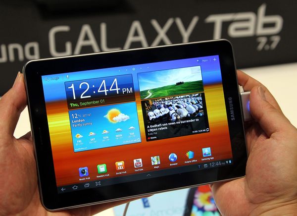 Немецкий суд запретил Samung продавать планшетники Galaxy Tab 7.7 в Европе.