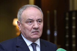 В конце первого года президентства Николае Тимофти заявил в интервью австрийскому изданию Die Presse, что не видит большой разницы между советской системой и нацистами.