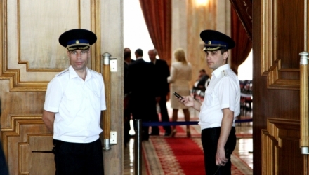 Şedinţa specială a Parlamentului privind situaţia din regiunea transnistreană continuă și astăzi.