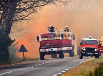Incendiu devastator în sud-vestul Franţei: Patru sute de hectare de vegetaţie au fost distruse (Imagine: Mediafax Foto/AFP)