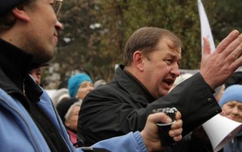 Левые призывают Митрополита Владимира восстать против геев.