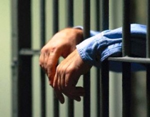 El a fost anterior judecat pentru furturi şi viol.