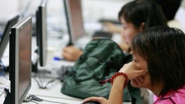 Aproape trei sferturi din internauţii chinezi accesează Internetul de pe telefoanele mobile. 
