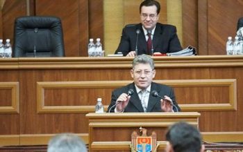 Un grup de preoţi îi roagă pe liderul PL, Mihai Ghimpu, şi liderul PD, Marian Lupu, să se abţină de la votarea Legii anti-discriminare