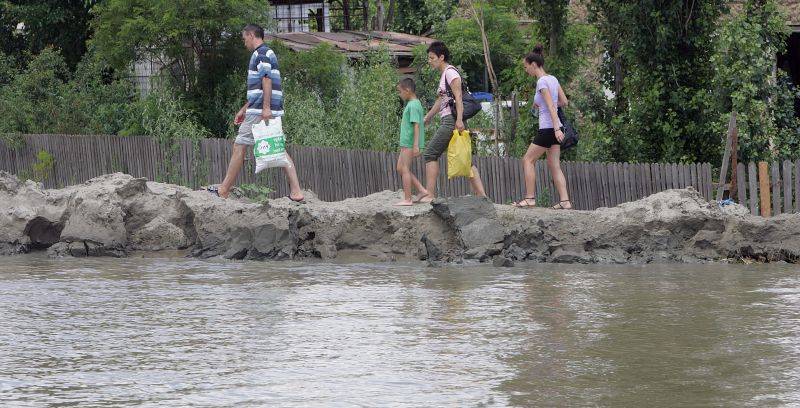  După ultimele precipitaţii nivelul de apă în râuri a crescut şi, în aproximativ șapte zile, există probabilitatea ca zona de sud a ţării să fie inundată.