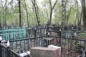 Накануне мужчины распивали спиртное на кладбище. Фото: cemeterys.ru