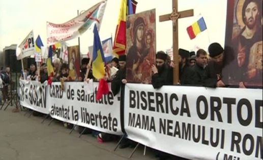  Dacă cartea "Viaţa Sexuală" nu va fi retrasă din bibliotecile şcolare, sute de preoţi vor protesta în faţa Ministerului Educaţiei.