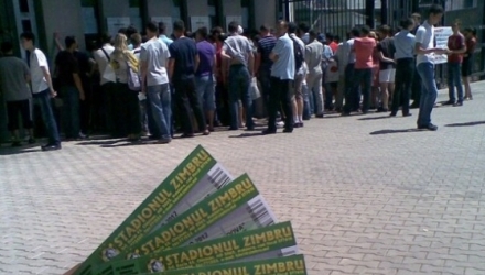 Microbiştii nu se înghesuie la casele stadionului iar pe zi se vând un număr foarte mic de bilete.