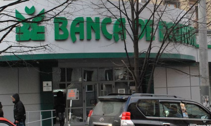Pentru recuperarea prejudiciului cauzat instituţiei financiare Banca de Economii procurorii au aplicat măsuri procesuale de constrîngere sub formă de sechestru.