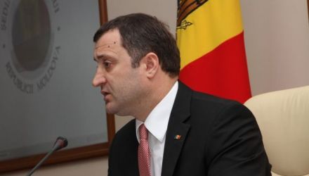 Referitor la poziția Fondului Monetar Internațional față de majorarea salariilor, Filat susține că FMI nu a impus această amânare.