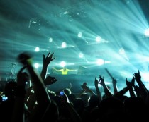  Iubitorii de petreceri se pot bucura, întrucât evenimentele pentru weekend sunt la doar câteva ore “distanţă”. 