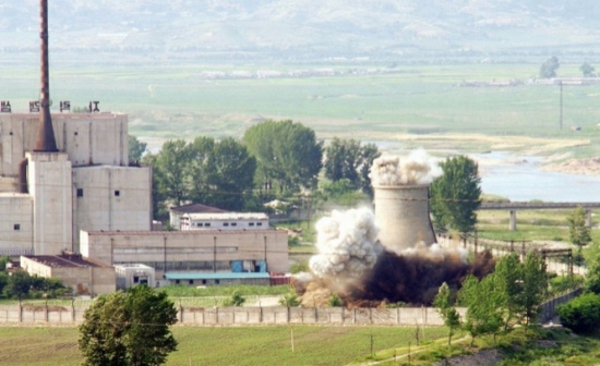 "Odată operaţional, reactorul ar putea produce aproximativ şase kilograme de plutoniu pe an, care ar putea fi folosit pentru a fabrica arme nucleare".