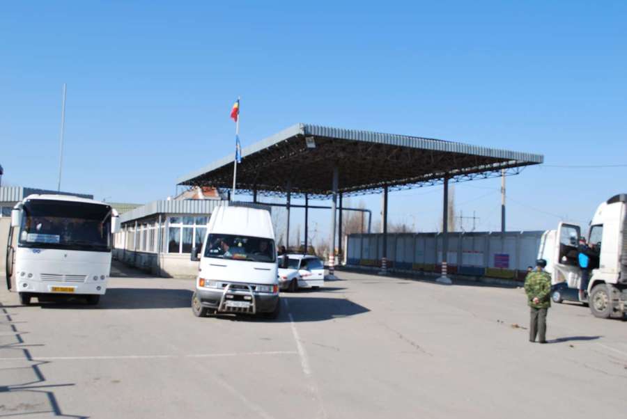 Șeful a trei posturi vamale din Sud-Estul Moldovei este suspectat de corupere pasivă.