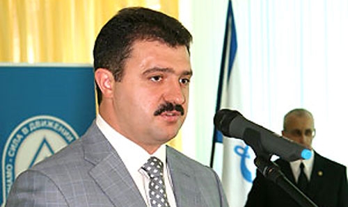 Согласно этой версии, Лукашенко-младший лоббировал назначение на ключевые посты в силовых ведомствах своих друзей из Пограничного комитета Беларуси.