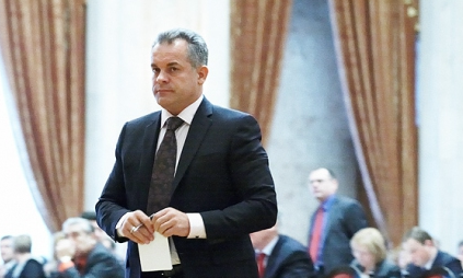 По словам Плахотнюка, ПКРМ не может ему простить того, что он способствовал созданию демократической власти в Молдове: 