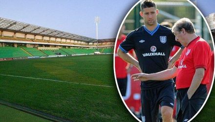 Am luat legătura cu cei de la Bangor City, care au jucat cu Zimbru. Gwynfor Jones mi-a spus că suprafaţa de joc nu a fost rea