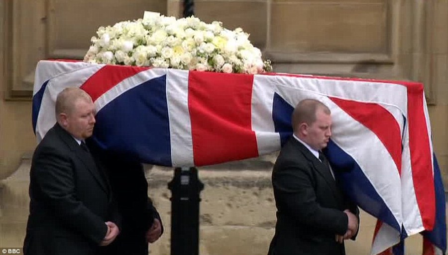 Funeraliile prevăzute pentru miercuri la Londra pentru fosta şefă a guvernului britanic Margaret Thatcher se vor desfăşura cu mare pompă, în prezenţa reginei şi cu onoruri militare.