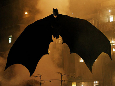 Dacă Batman vrea să supravieţuiască acestui salt, atunci ar avea nevoie cu siguranţă de o pelerină mai mare