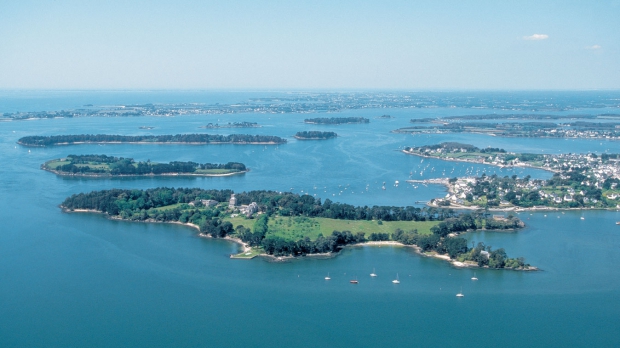 Pentru cei mai înstăriţi, insula grecească Patroklos oferă 320 de hectare în Marea Mediterană