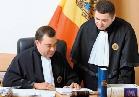 Firma fostului judecător oferă sfaturi clienților despre domeniile în care merită se investească banii