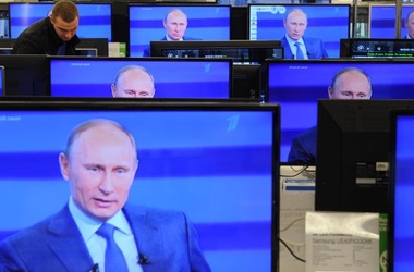 Путин во время своей одиннадцатой "Прямой линии" в очередной раз побил рекорд продолжительности телевизионного общения.