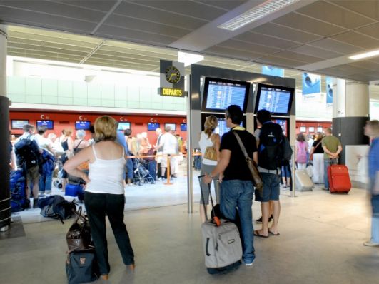 Pe Aeroportul din Chişinău activează 4 transportatori aerieni naţionali şi 14 companii aeriene străine.