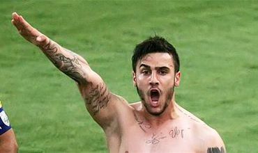 Giorgios Katidis, a fost suspendat pe viaţă din toate naţionalele, după ce a făcut salutul nazist la meciul de campionat cu formaţia Veria.